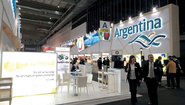 Revista PRODUCCION: La fruta argentina fue por tres d&iacute;as centro de las miradas en Alemania