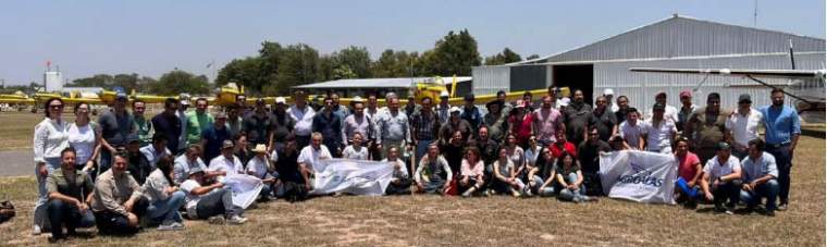 Revista PRODUCCION: El avión, la herramienta más eficaz para el control de langostas